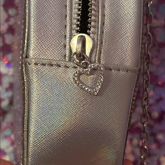 Heart-Shaped Silver Bag - Picture 8 of 9